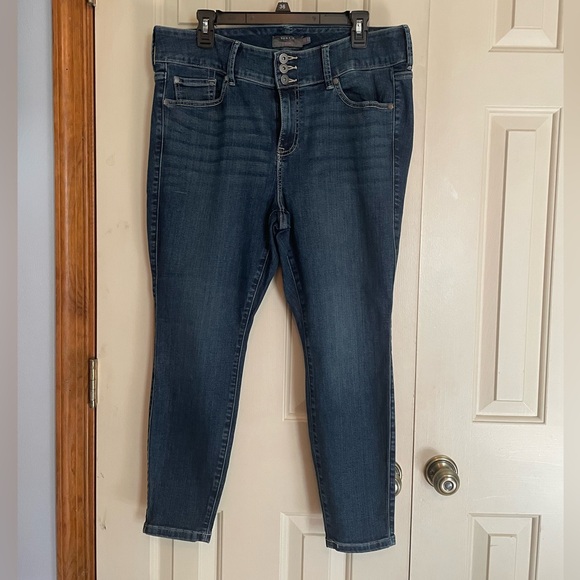 Torrid NWOT- Jegging Super Soft Jeans - Picture 3 of 10